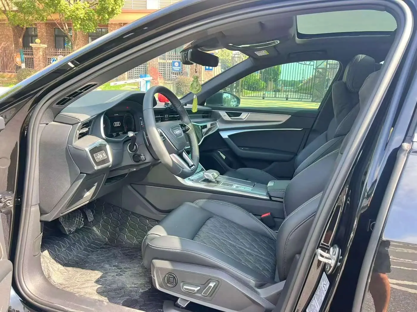 Audi A6L 2025 — ფოტო 4/9