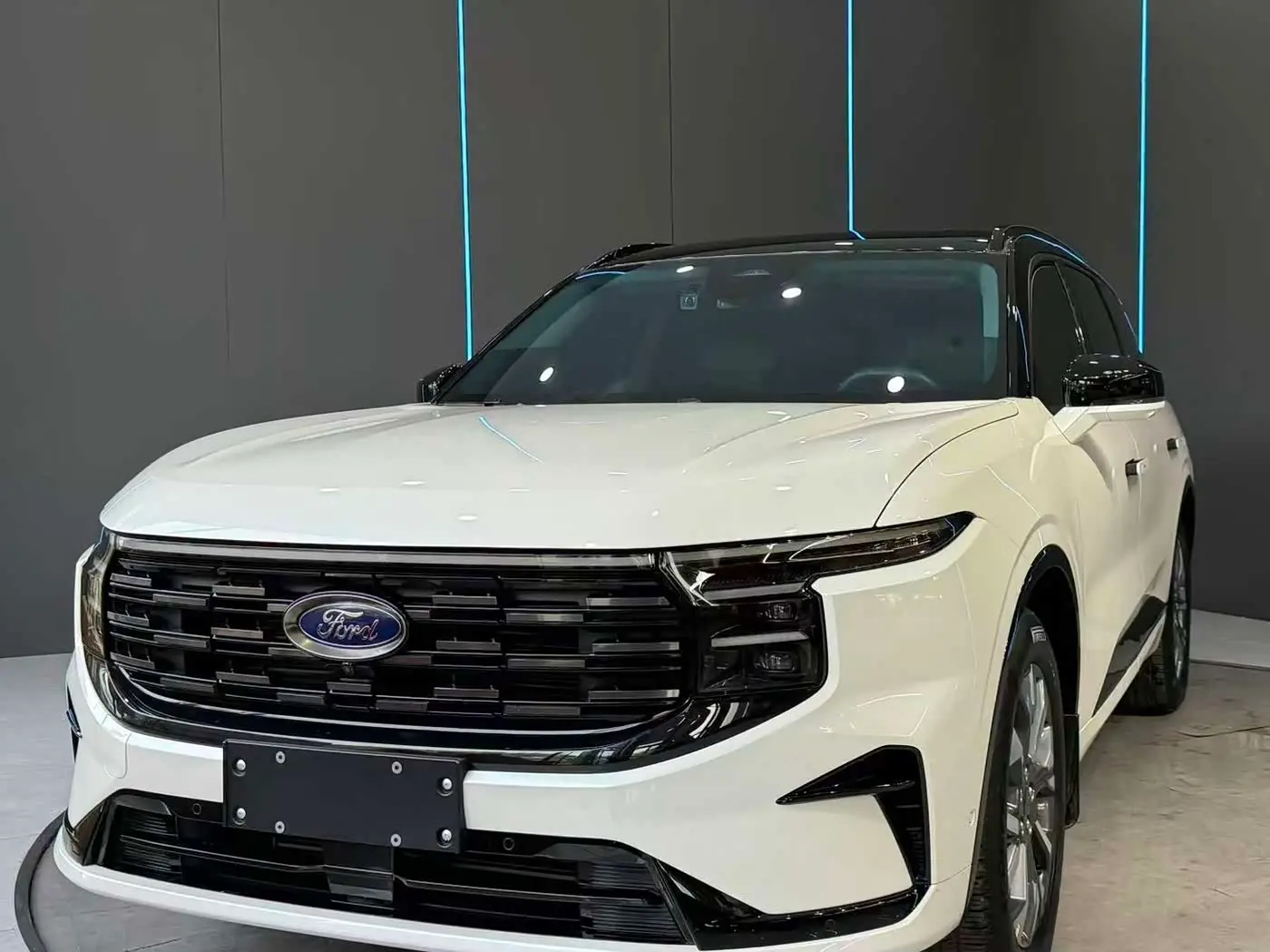 Ford Edge 2024 — Photo 1/12