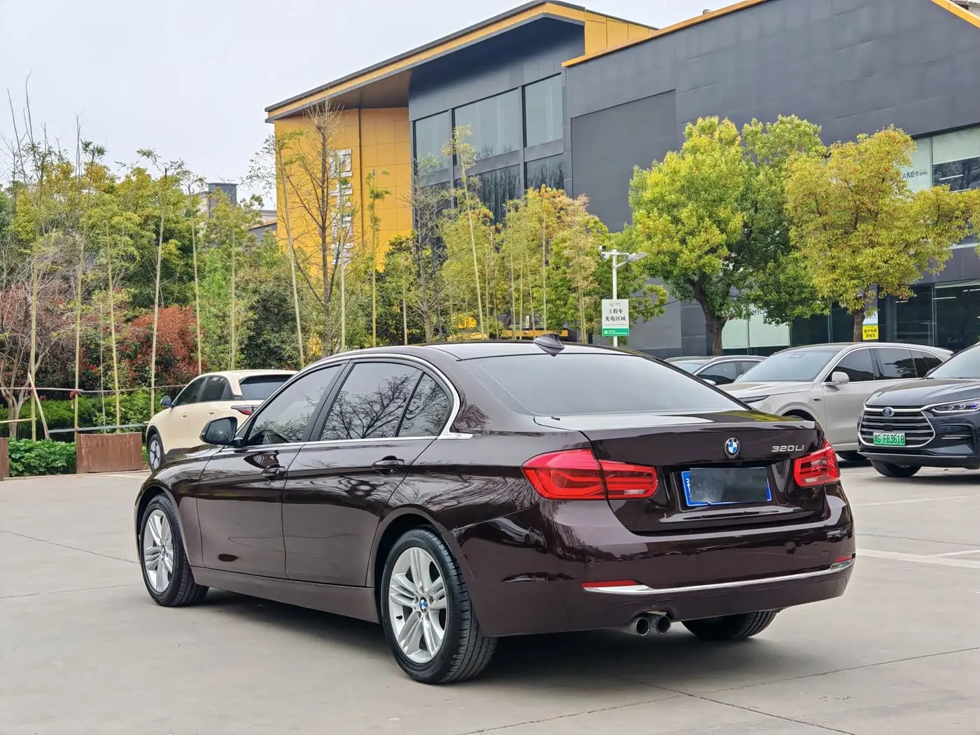 BMW 3 Series 2017 — Фото 15/17