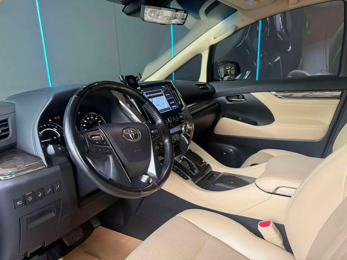 Toyota Alphard 2021 — Photo 10/12