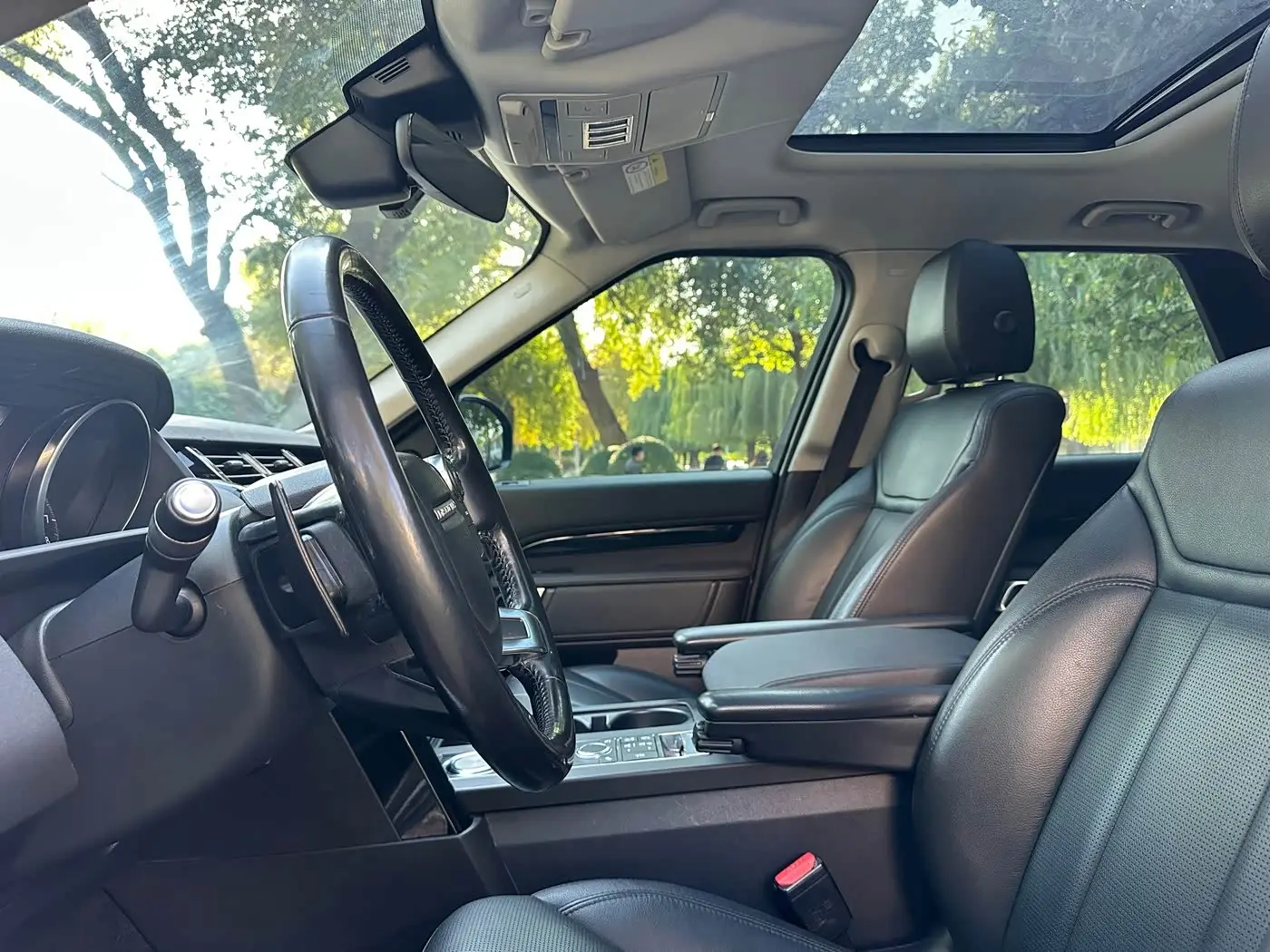 Land Rover Discovery 2018 — Фото 14/20