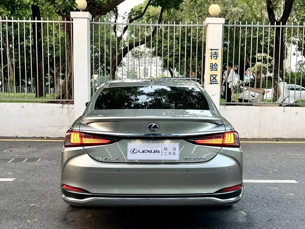 Lexus ES 2021 — Şəkil 8/13