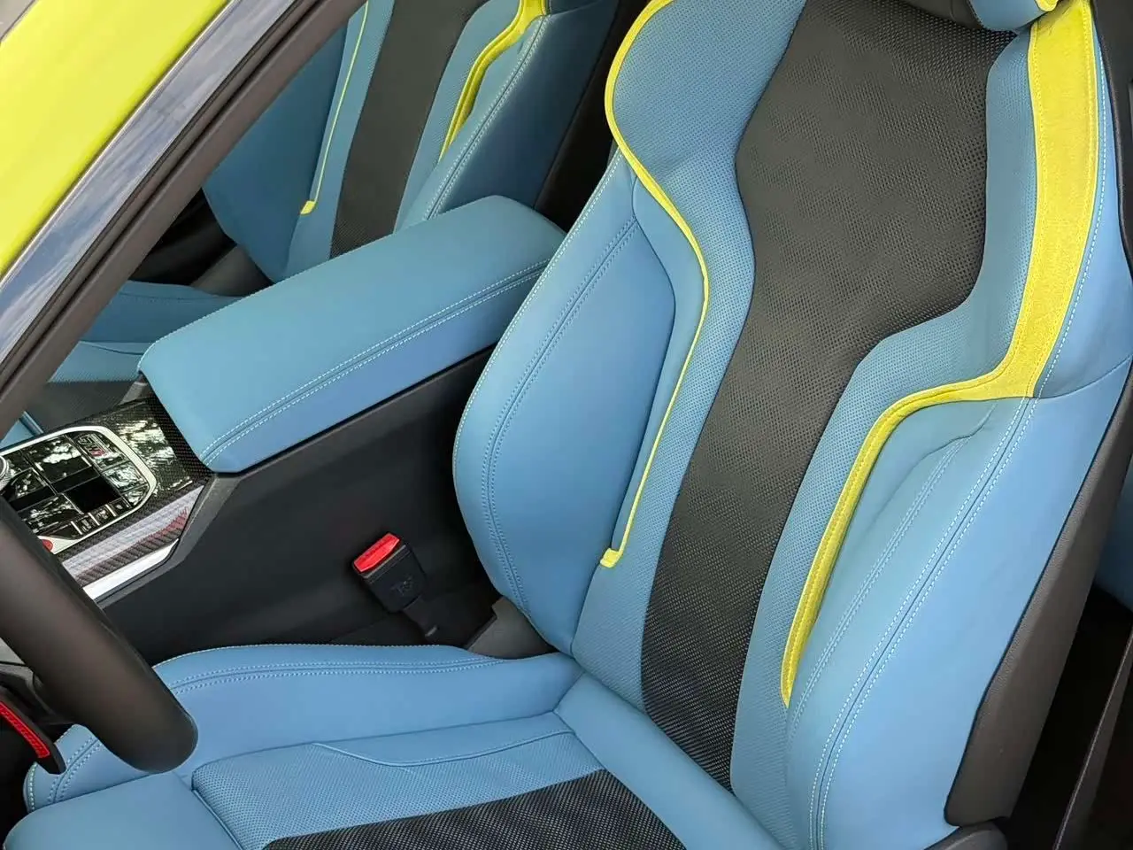 BMW M4 2022 — Photo 8/9