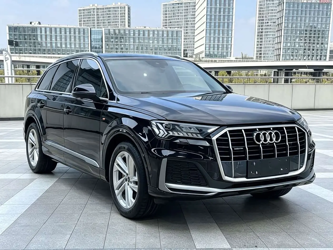 Audi Q7 2023 — Şəkil 3/9