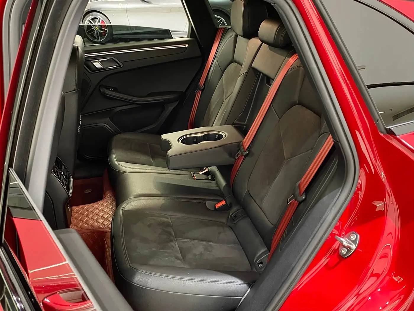 Porsche Macan 2020 — Şəkil 18/19