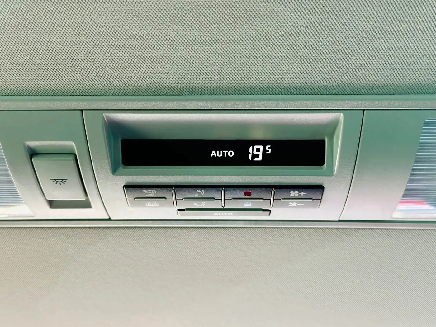 Volkswagen Multivan 2018 — Şəkil 15/16