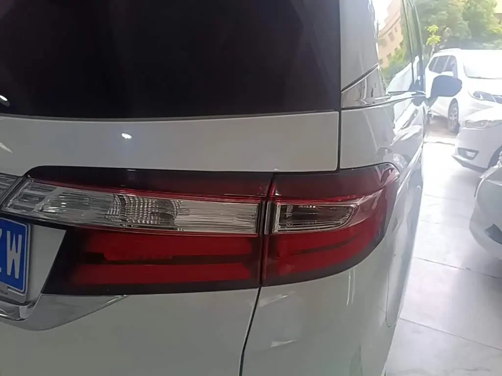 Honda Odyssey 2018 — Şəkil 8/20