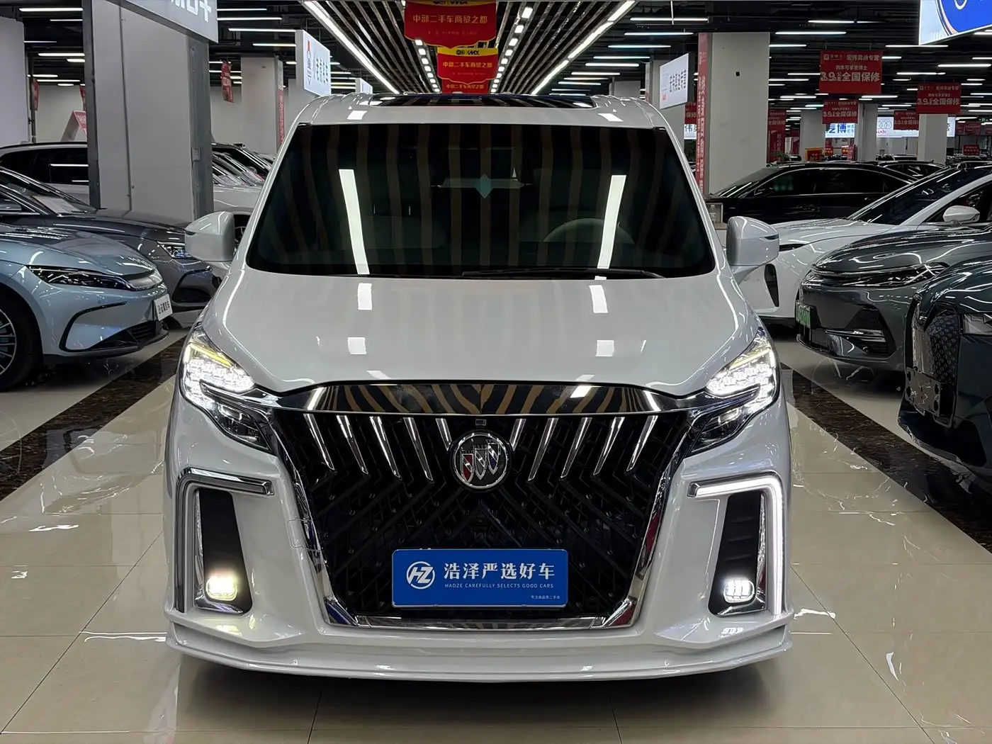 Buick GL8 2021 — Photo 2/20