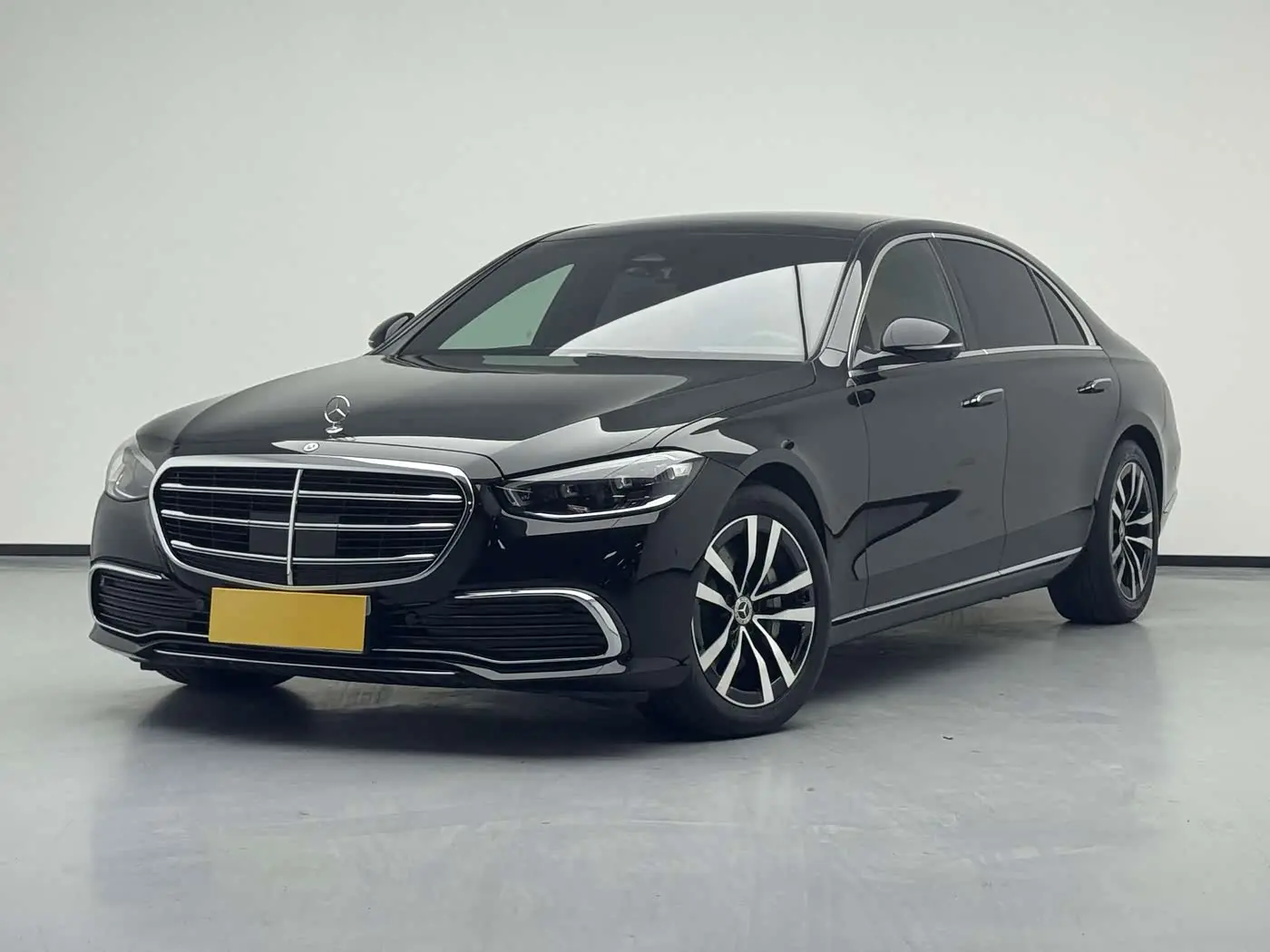 Mercedes-Benz S-Class 2023 — Photo 1/19