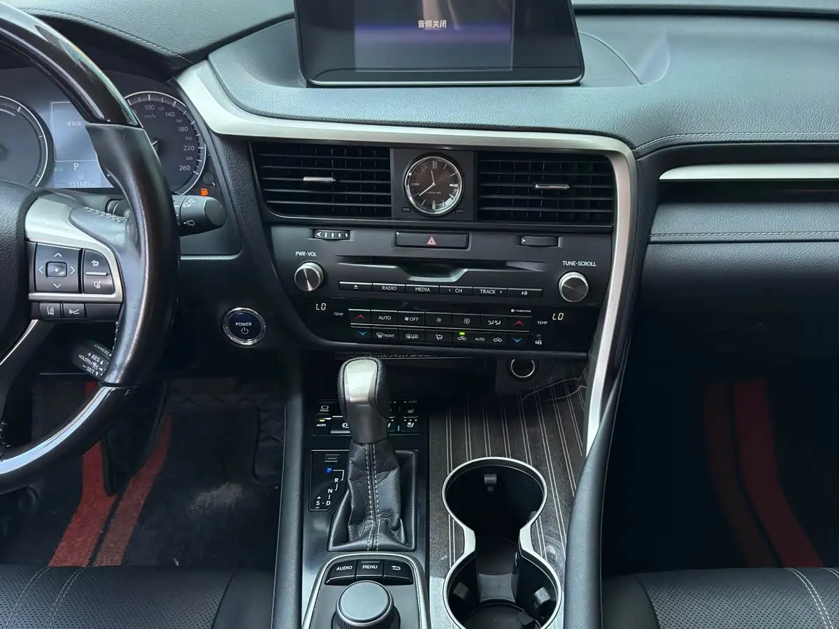 Lexus RX 2017 — Photo 19/20