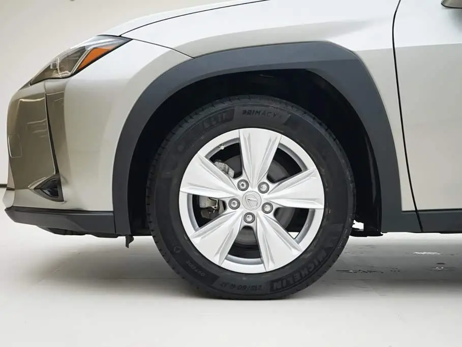 Lexus UX 2021 — Photo 13/18