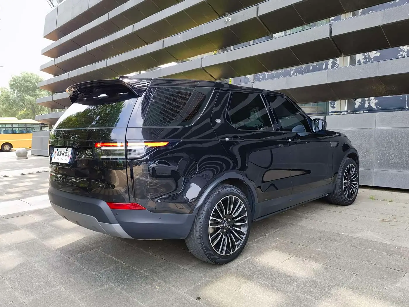 Land Rover Discovery 2019 — Photo 5/15