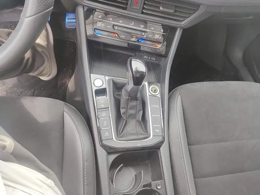 Volkswagen Sagitar 2022 — Photo 16/16
