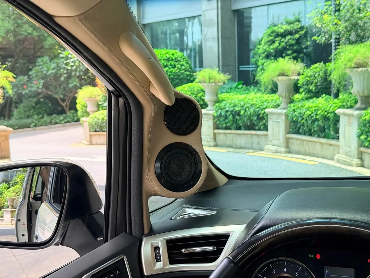 Toyota Alphard 2018 — Photo 17/20