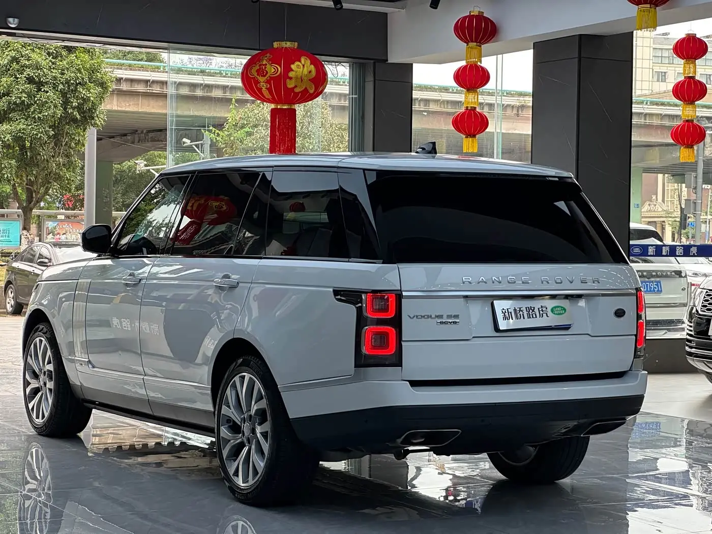 Land Rover Range Rover 2018 — Фото 15/17