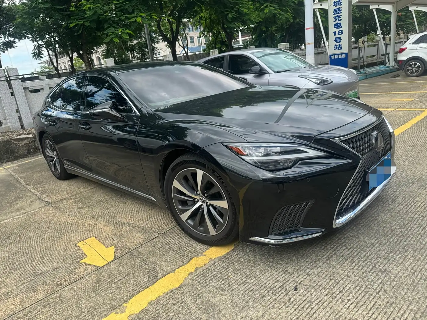 Lexus LS, 2021