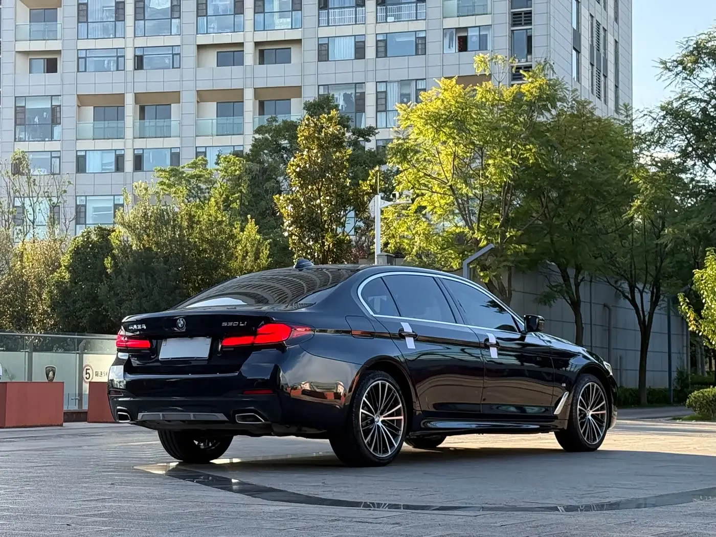 BMW 5 Series 2023 — Photo 7/20