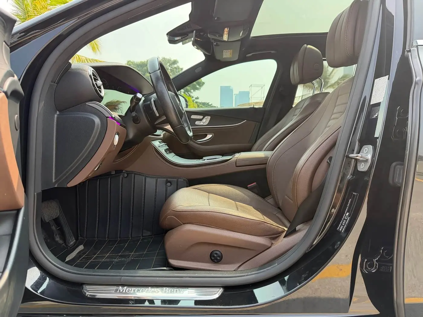 Mercedes-Benz E-Class 2021 — Photo 9/18
