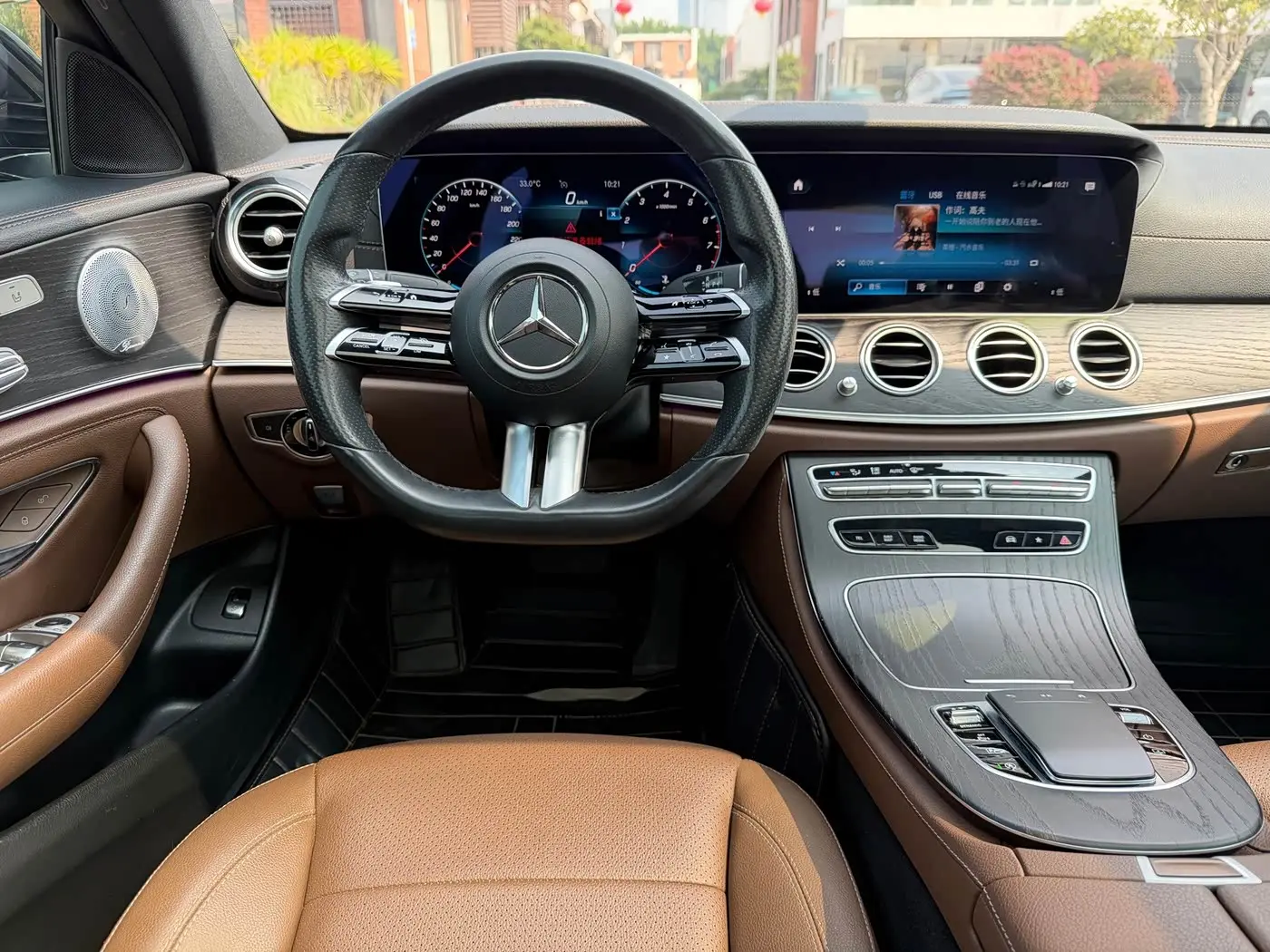 Mercedes-Benz E-Class 2021 — Photo 11/18
