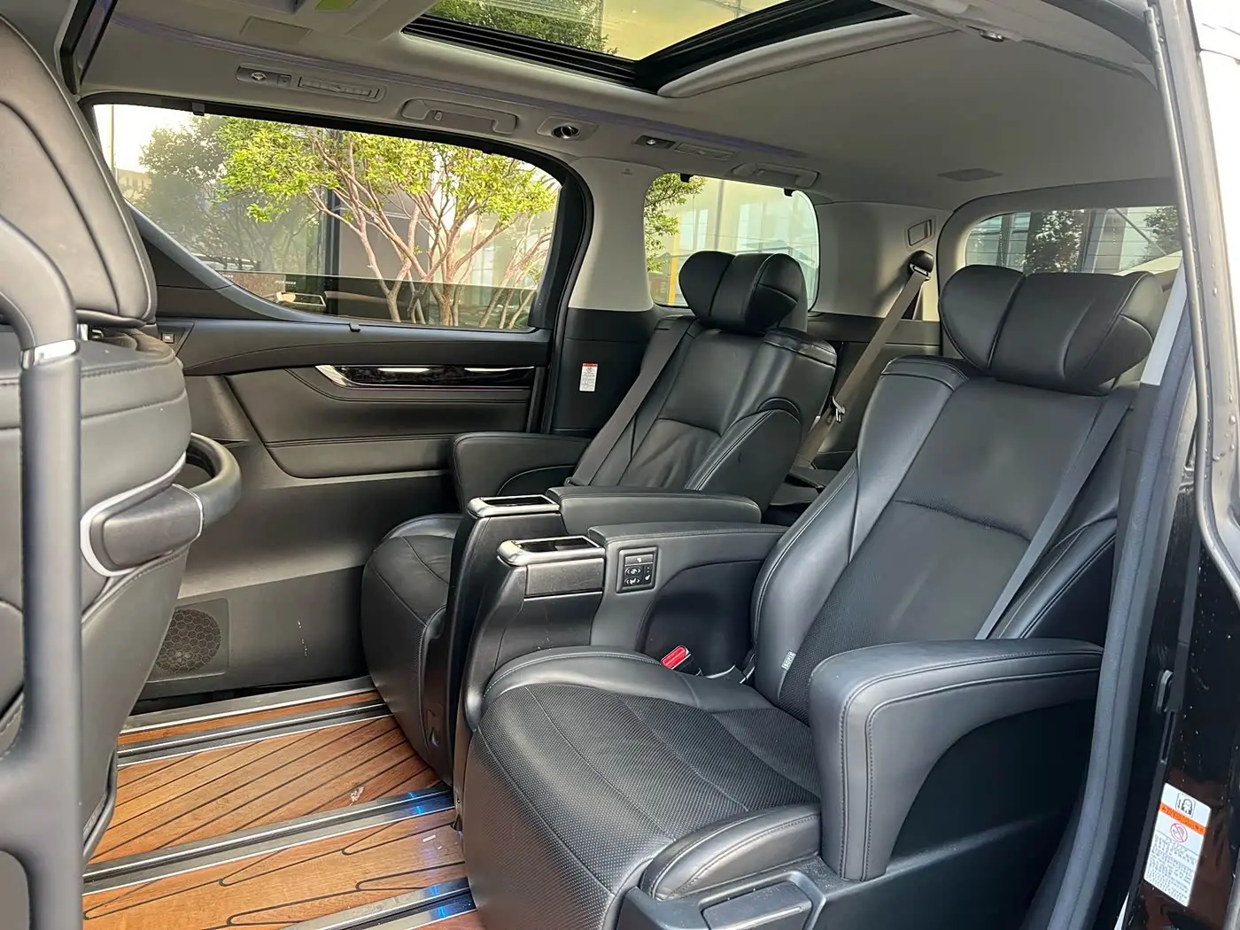Toyota Vellfire 2021 — Photo 3/9