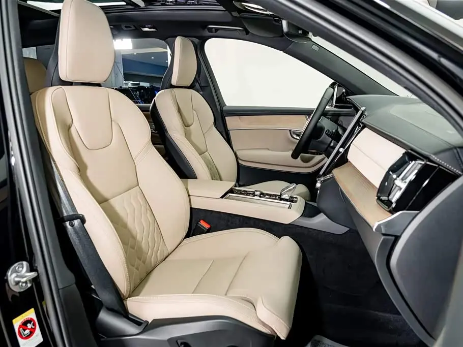 Volvo XC90 Plug-in Hybrid 2026 — Photo 20/20
