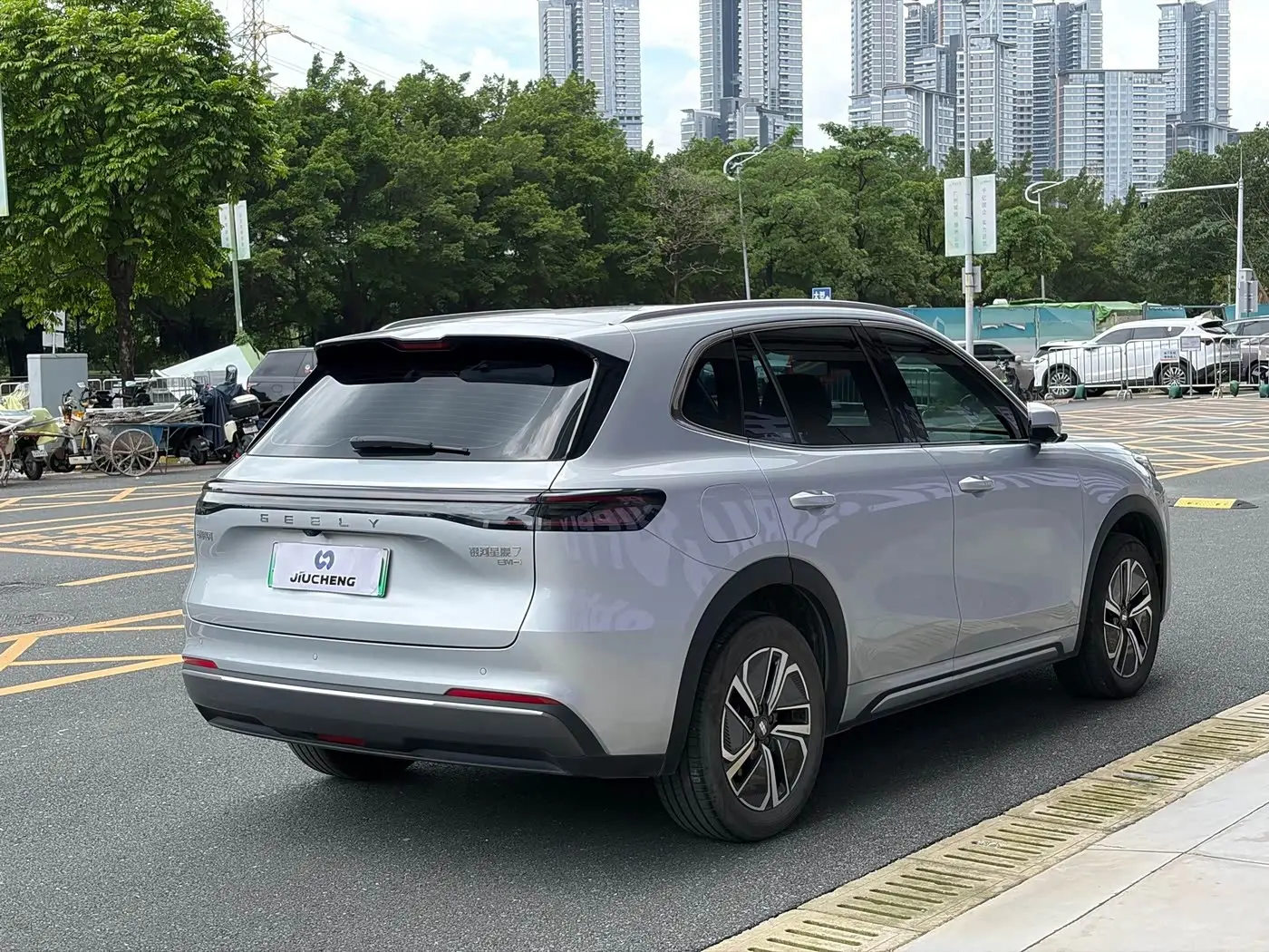 Geely Galaxy Galaxy Starship 7 EM-i 2025 — Фото 13/14