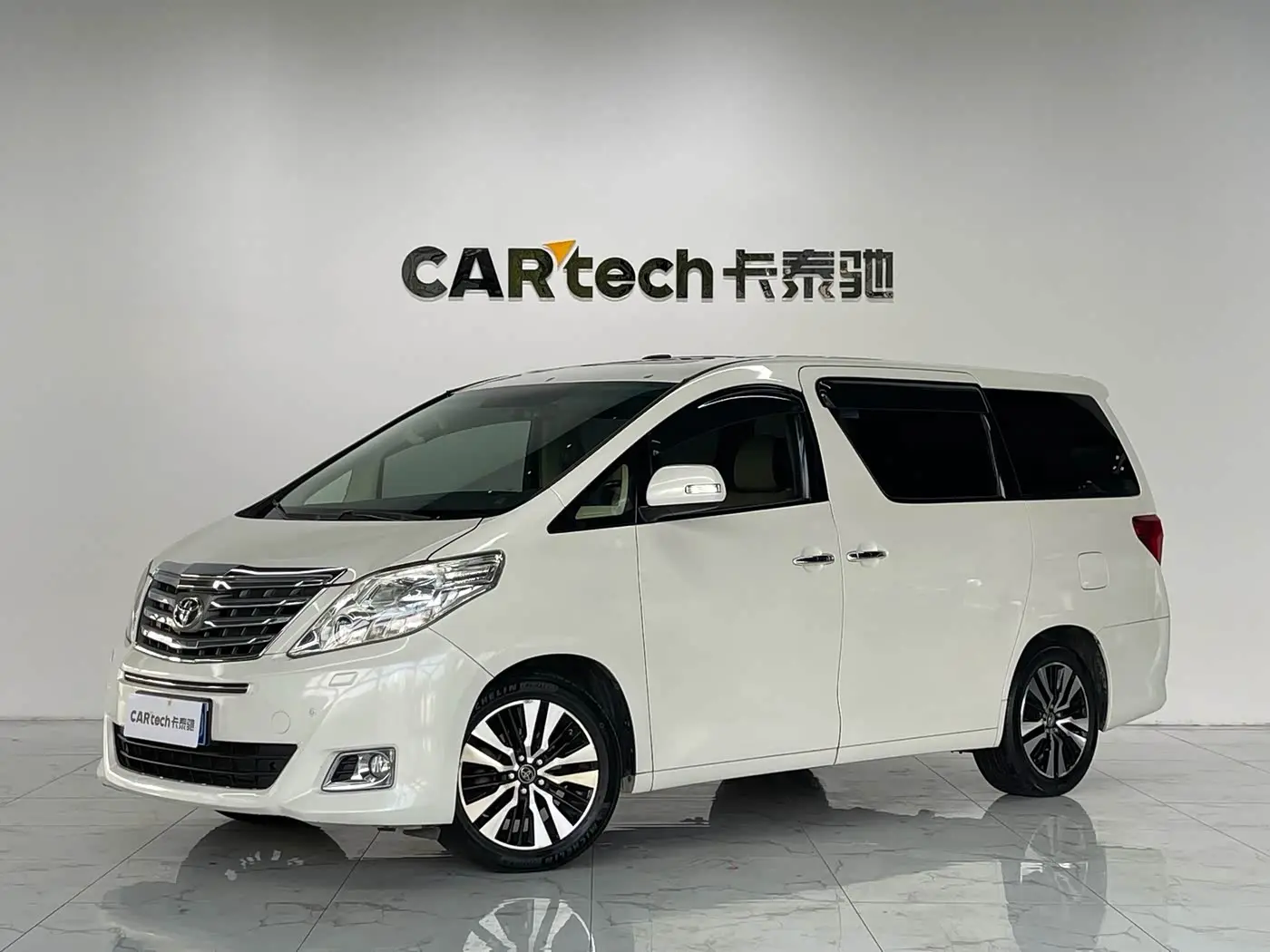 Toyota Alphard 2013 — Фото 1/20