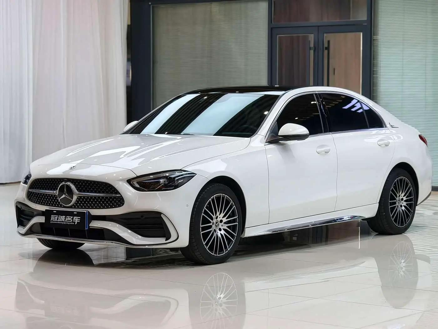 Mercedes-Benz C-Class 2024 — Photo 1/10