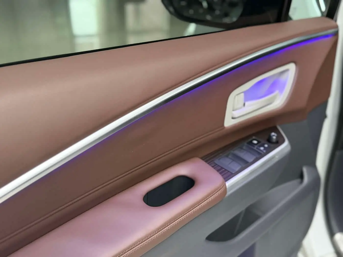 Toyota Granvia 2023 — Photo 12/18