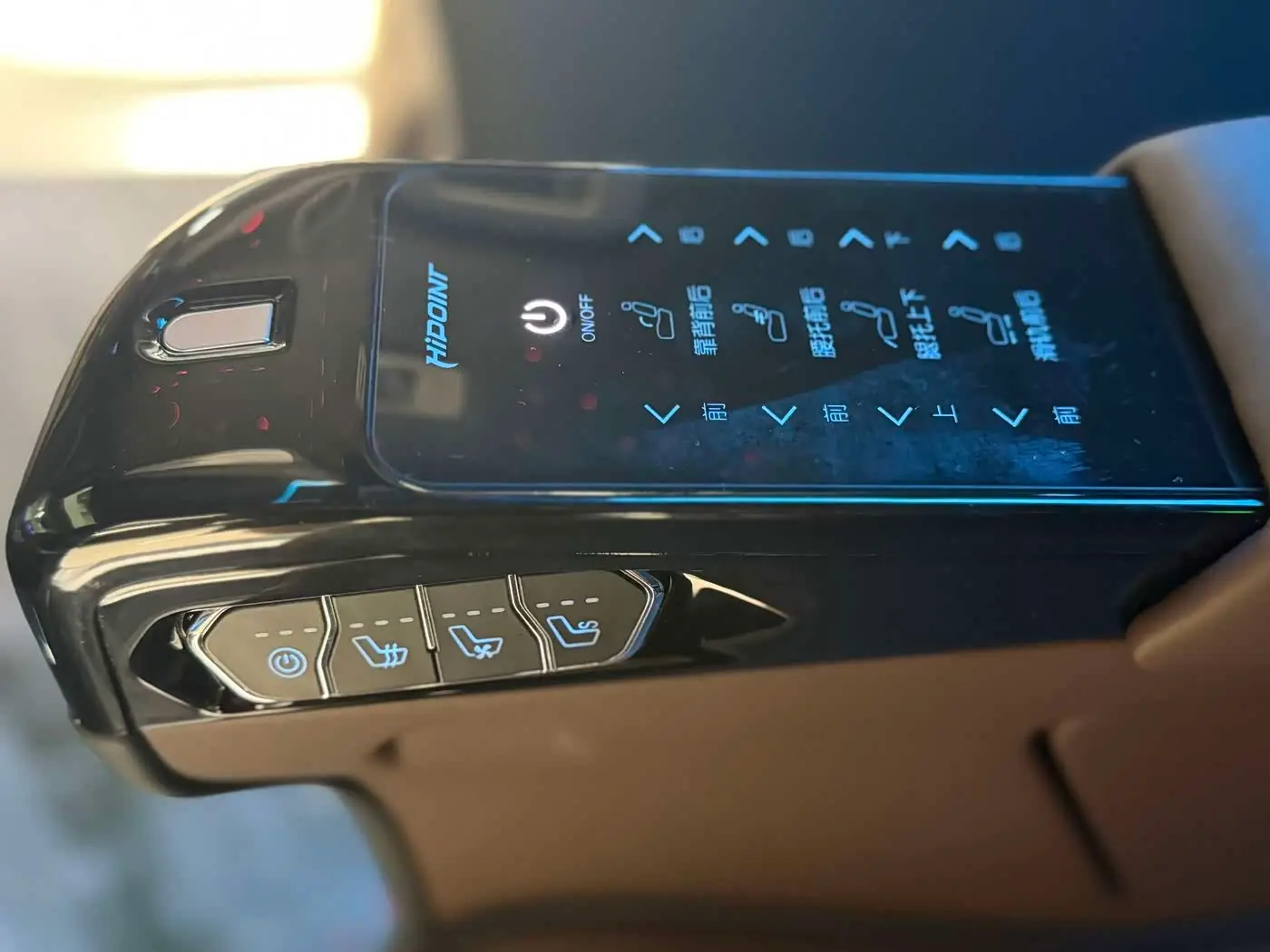 Toyota Granvia 2023 — Photo 8/18