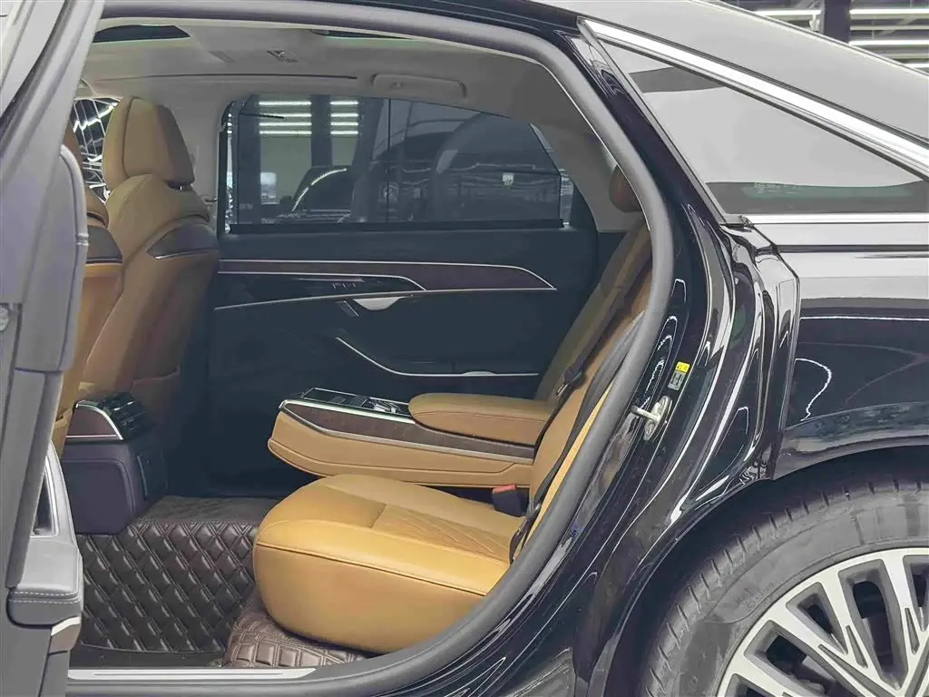 Audi A8 2023 — Photo 9/20