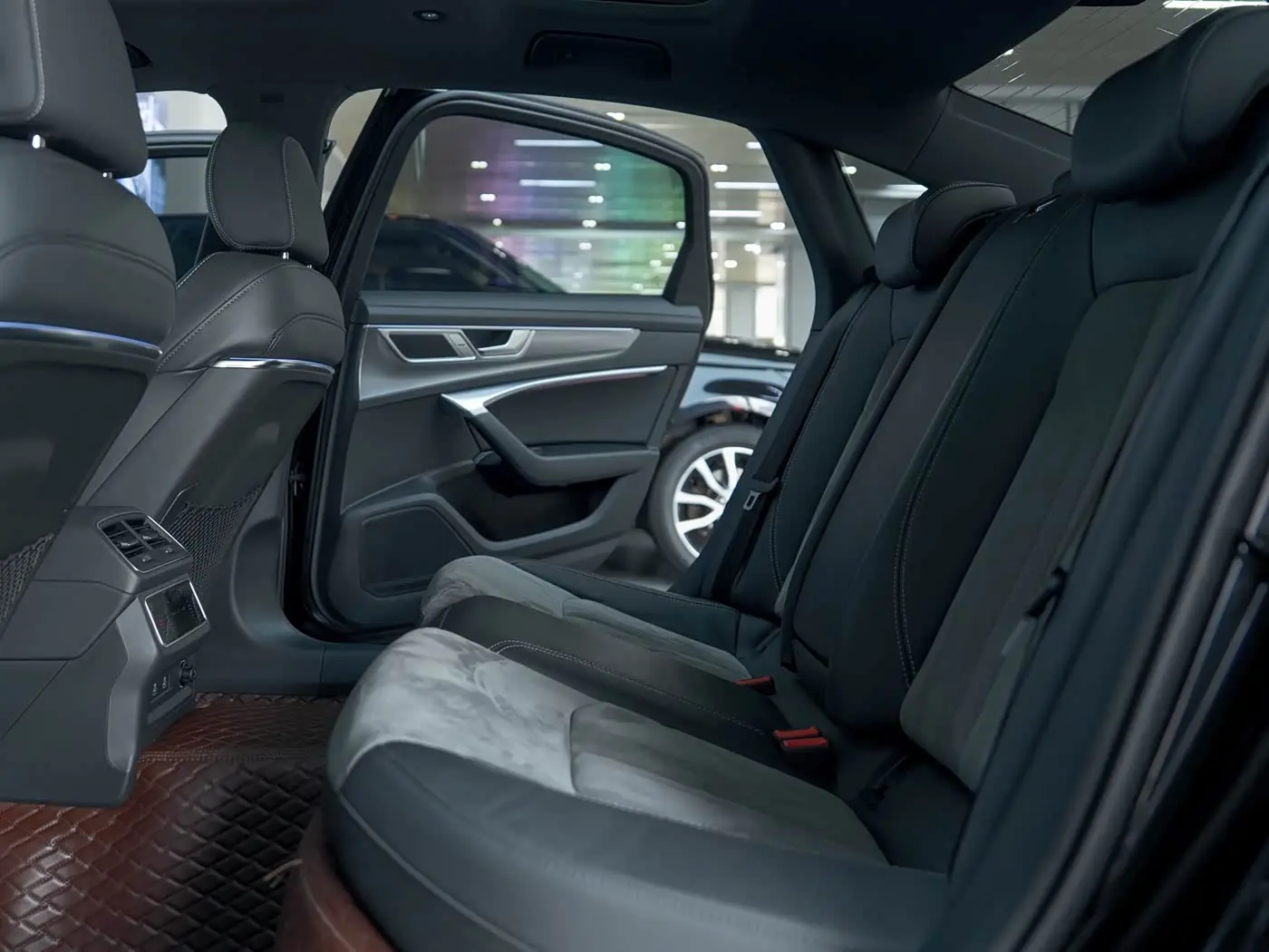Audi A6L 2023 — Photo 12/13