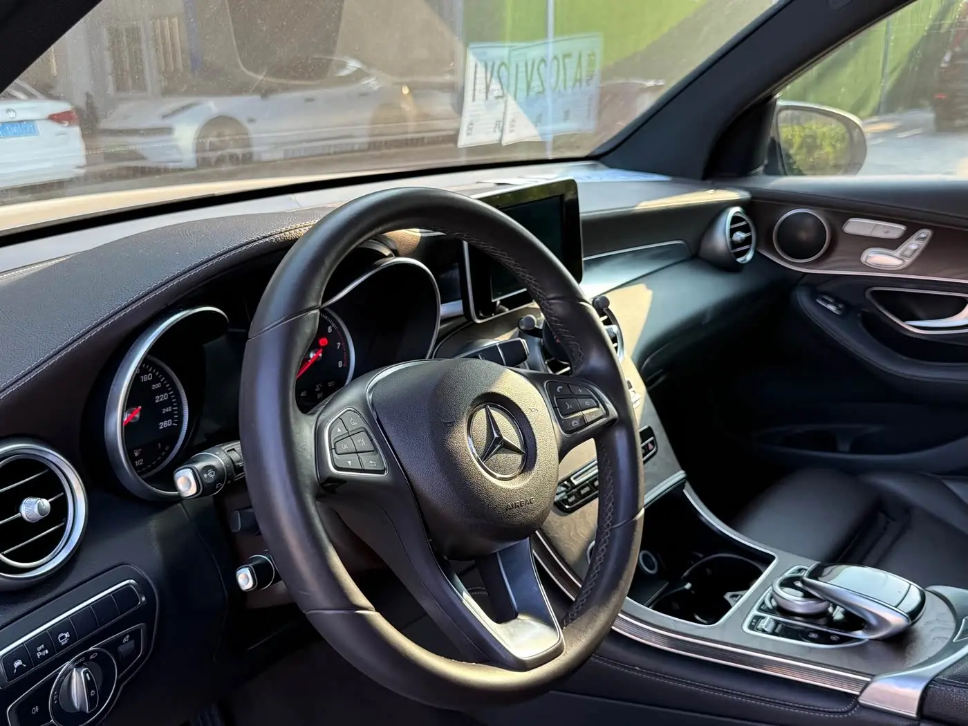 Mercedes-Benz GLC 2018 — Фото 11/16