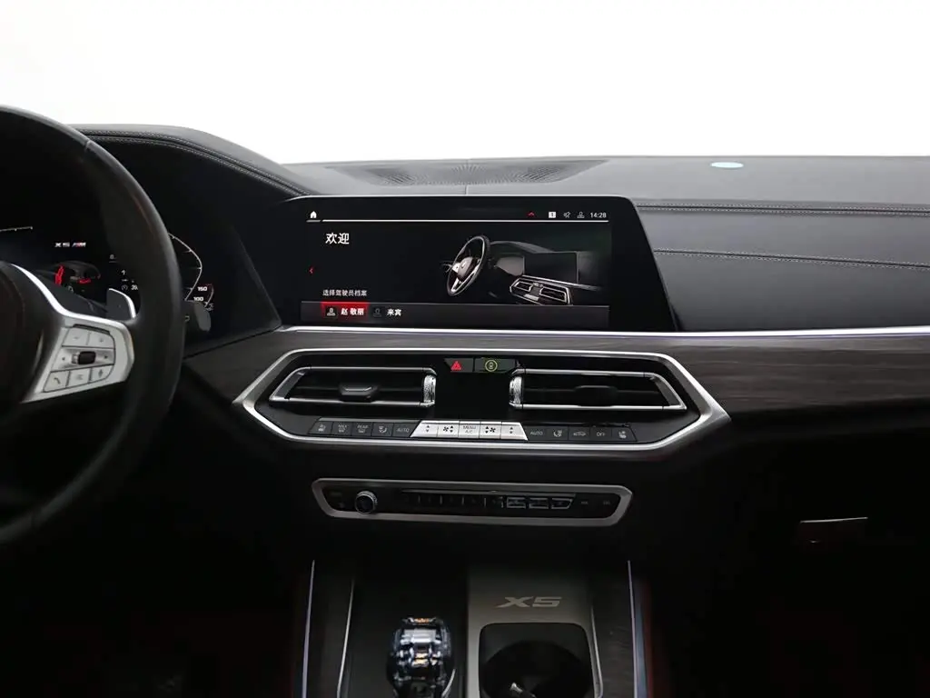BMW X5 2023 — ფოტო 13/18