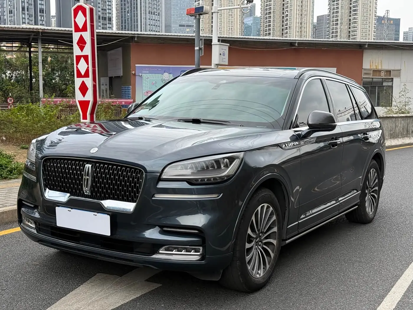 Lincoln Aviator 2023 — Photo 1/18