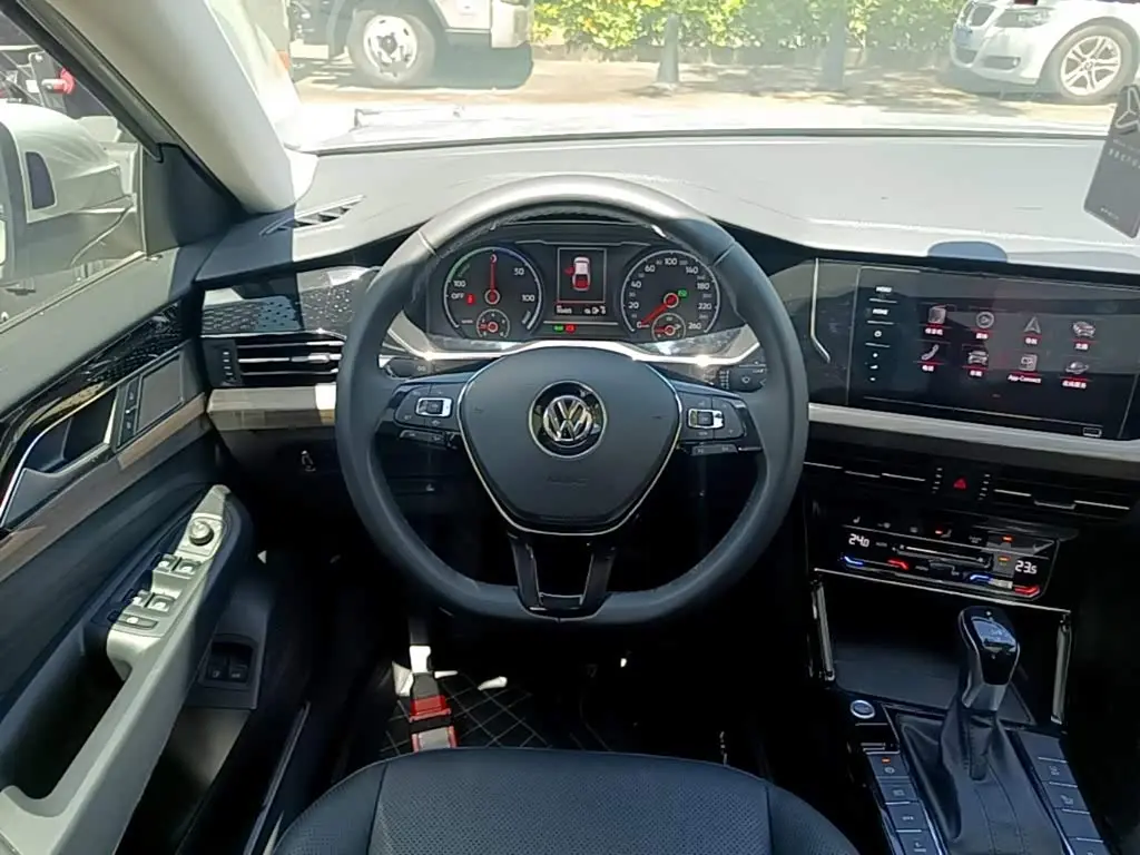 Volkswagen Passat New Energy 2020 — Фото 7/20