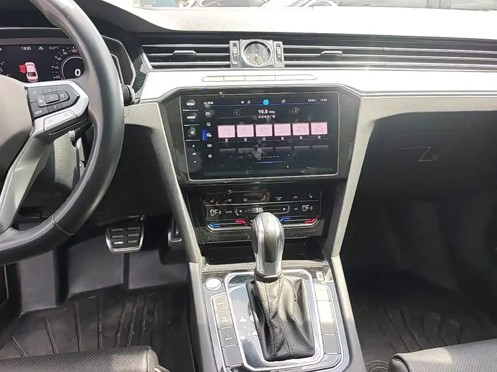 Volkswagen Magotan GTE Plug-in Hybrid 2023 — Фото 18/20