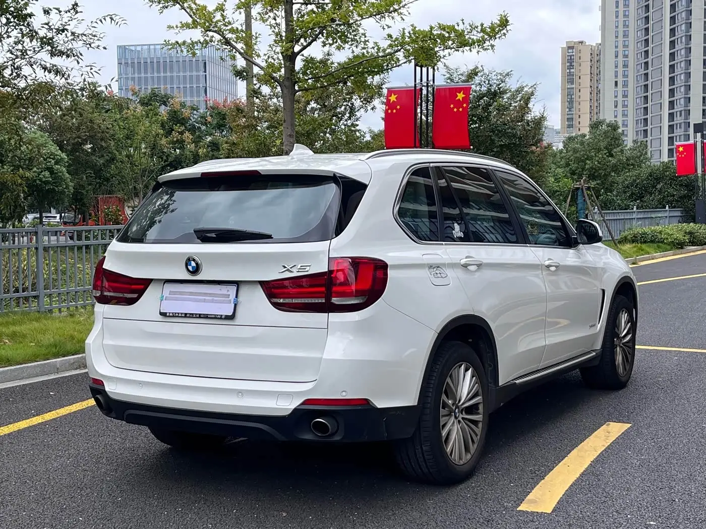 BMW X5 2015 — Фото 3/11