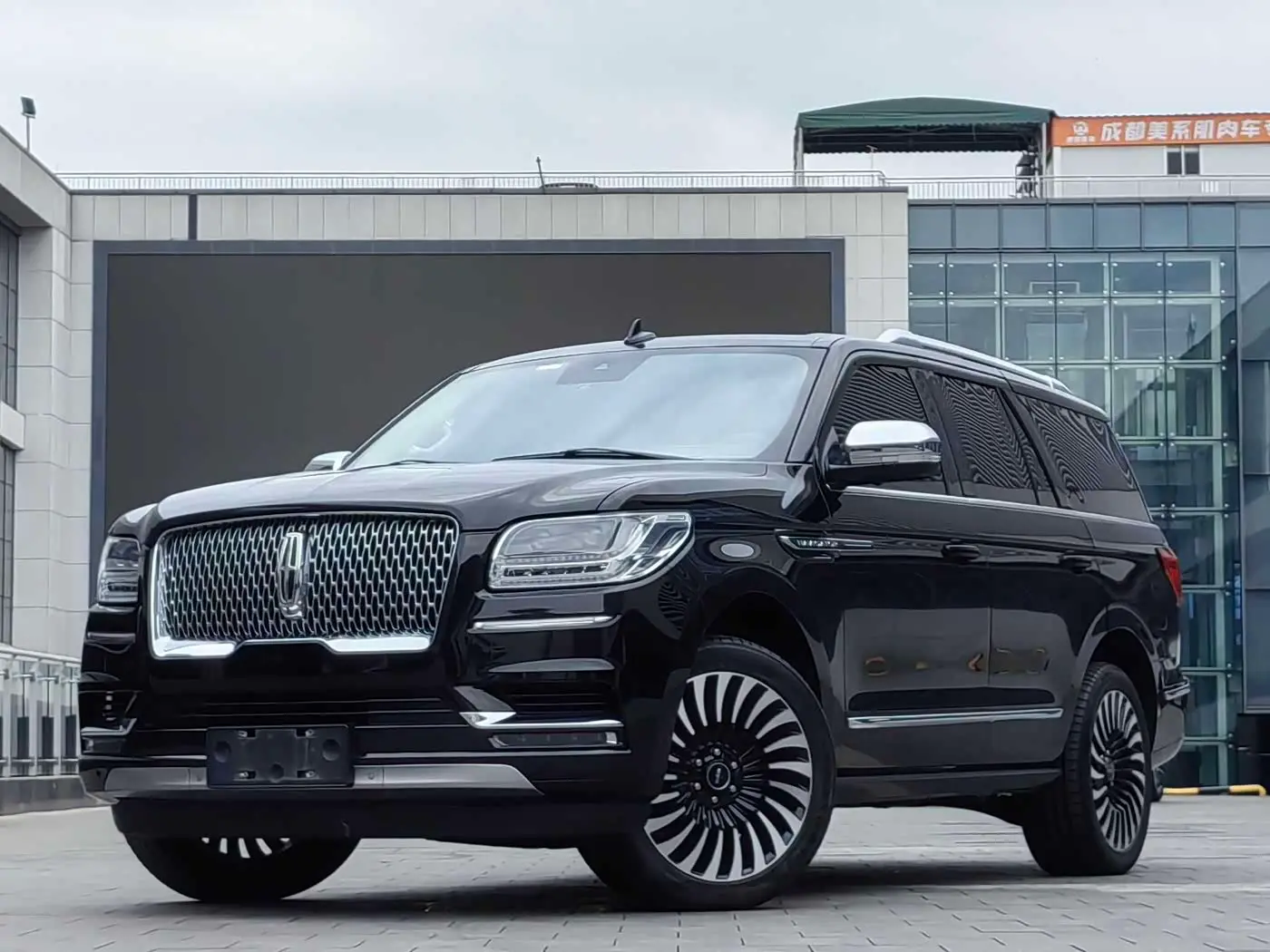 Lincoln Navigator 2021 — Photo 1/20