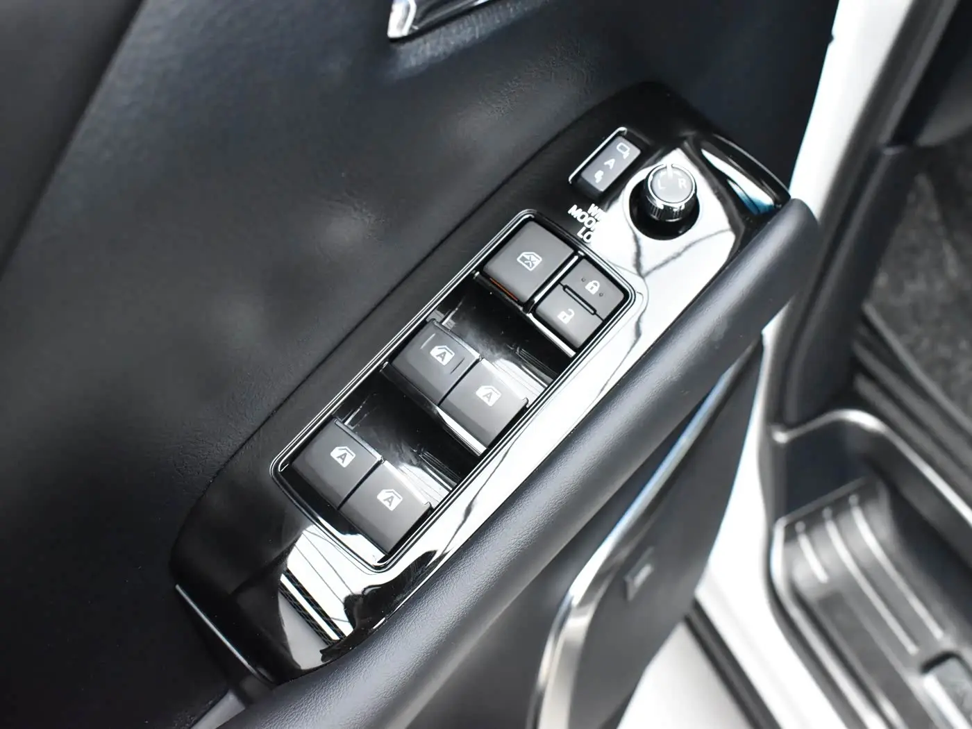 Toyota Alphard 2018 — Photo 14/20