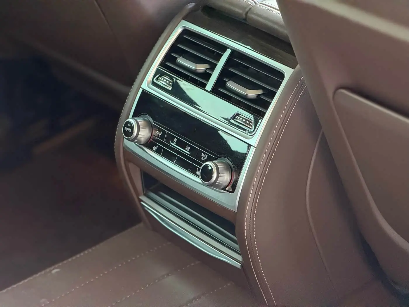 BMW 7 Series 2023 — Фото 18/20