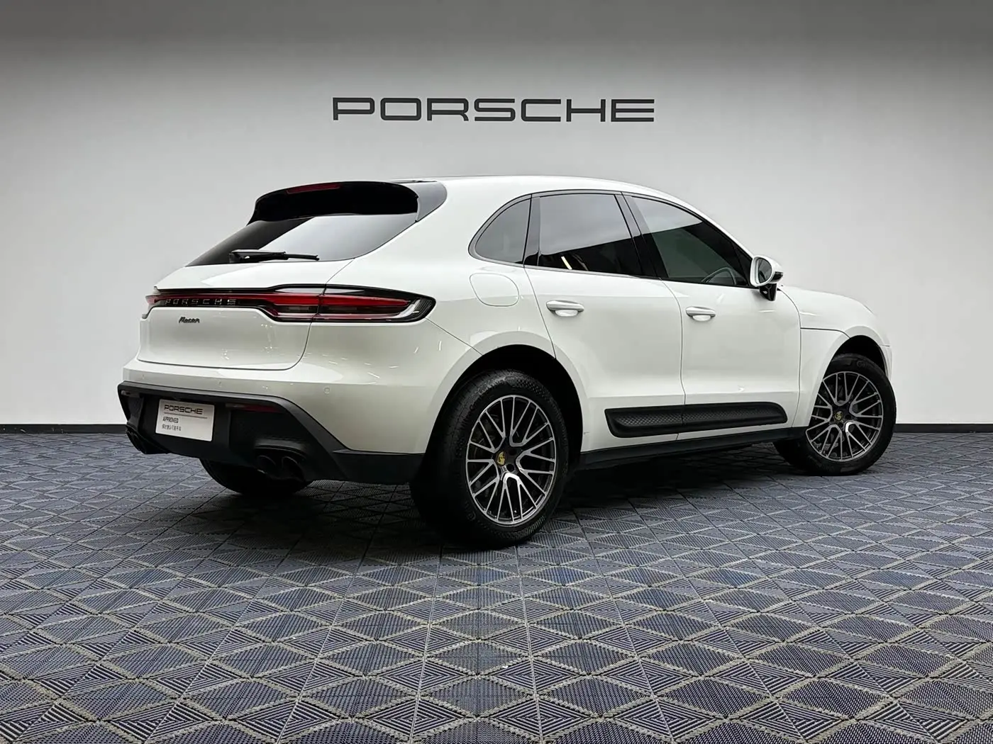 Porsche Macan 2024 — Photo 2/17