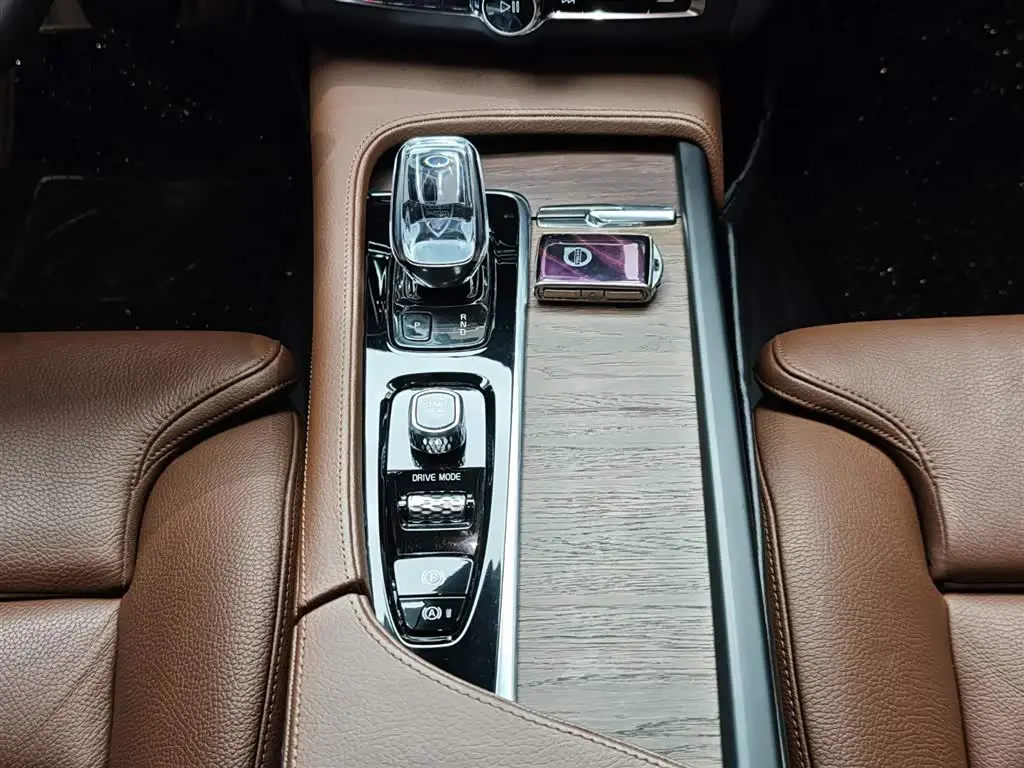 Volvo S90 2020 — Photo 16/19