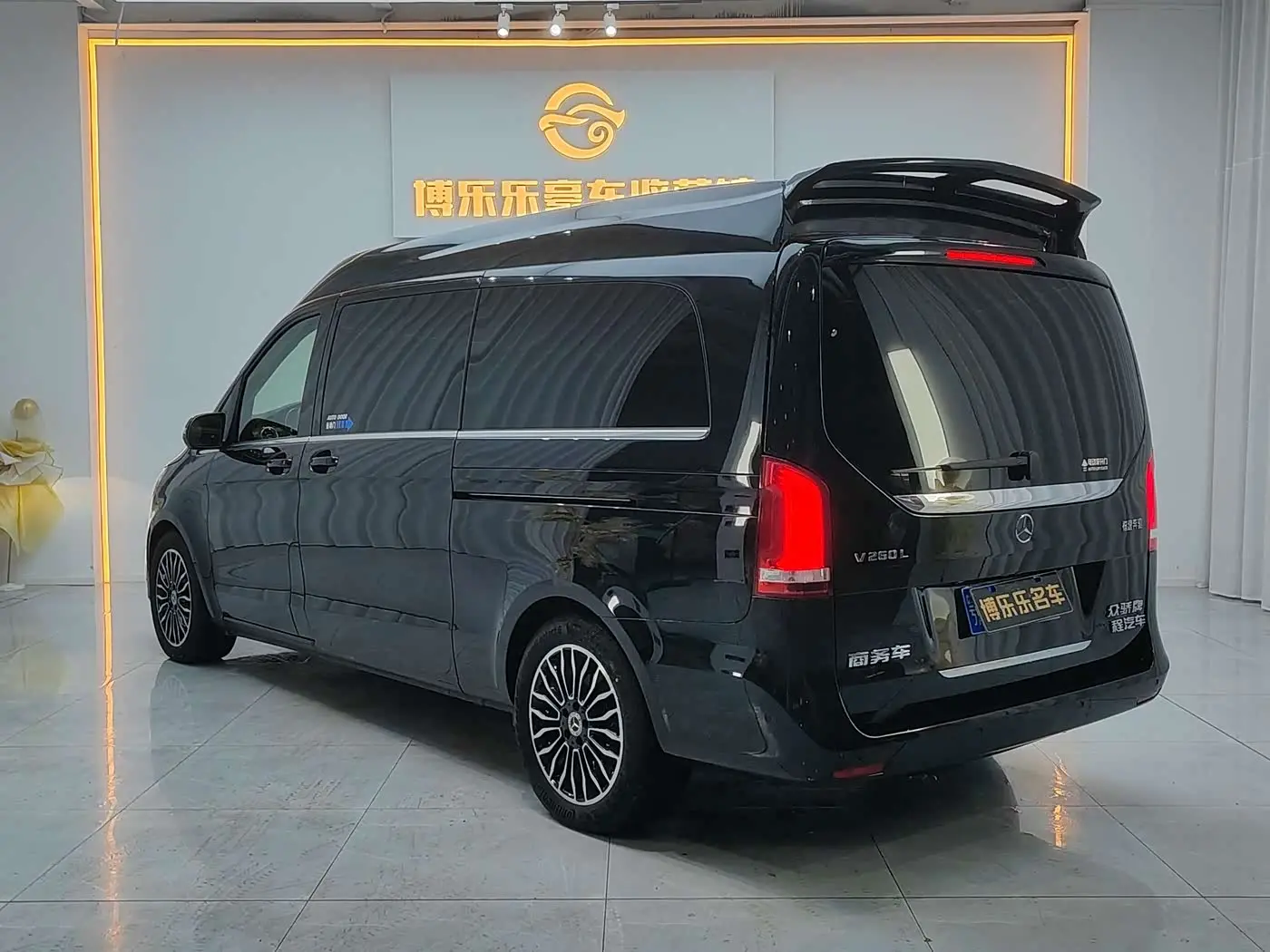 Mercedes-Benz V-Class 2024 — Photo 18/20