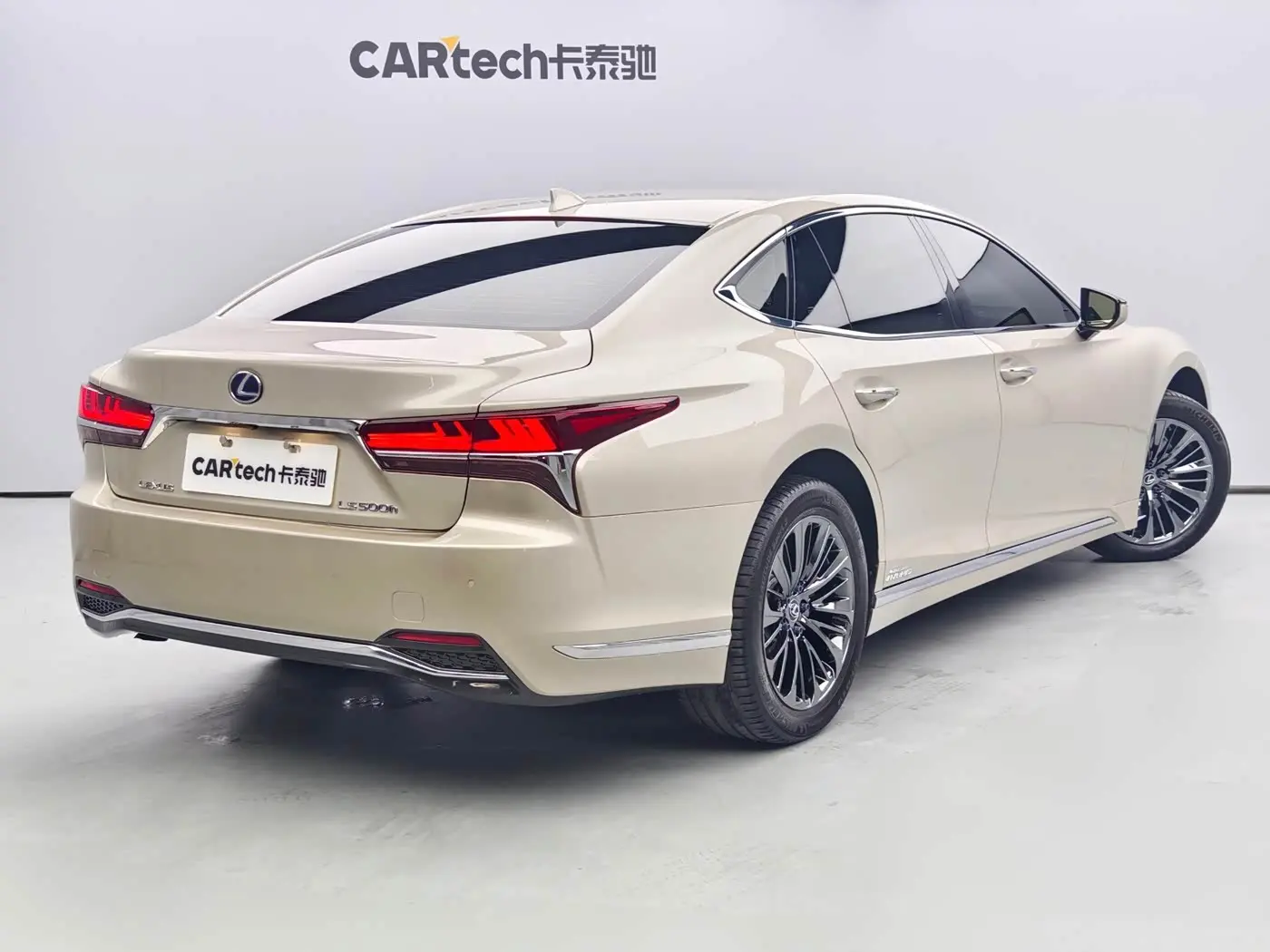 Lexus LS 2018 — Photo 9/11