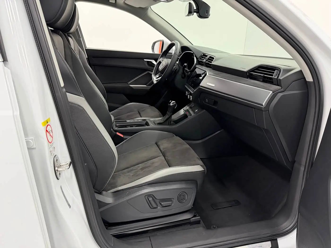 Audi Q3 2022 — Şəkil 14/20