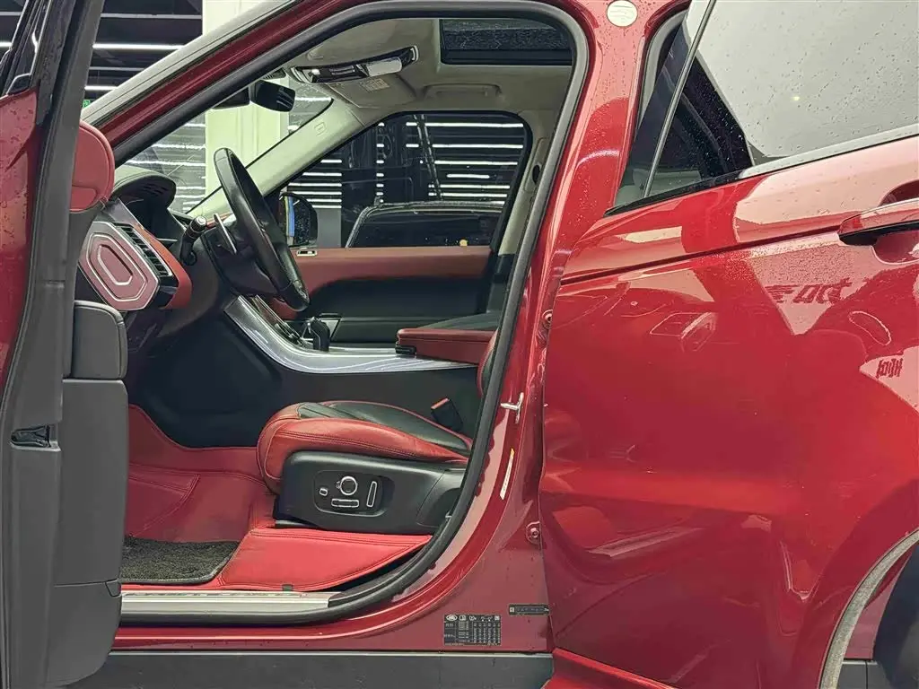 Land Rover Range Rover Sport 2020 — Photo 6/20