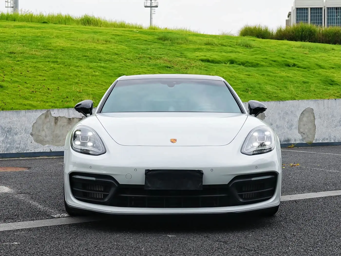 Porsche Panamera 2023 — Photo 2/13