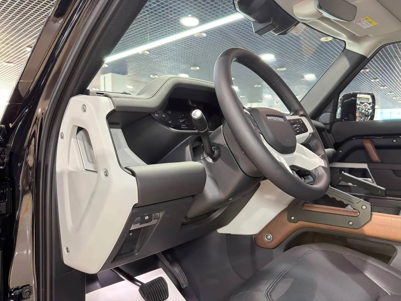 Land Rover Defender 2024 — Photo 12/15