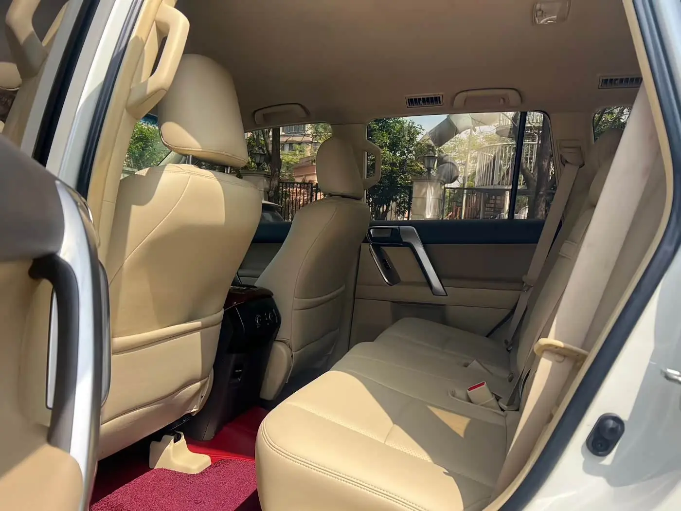 Toyota Prado 2014 — Photo 7/9